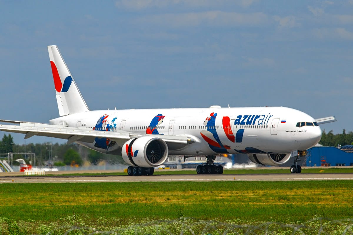 AZUR air, Новости, 04 июня 2018,  Авиакомпания AZUR air ввела в эксплуатацию свой первый Boeing 777