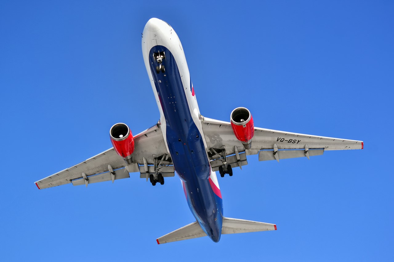 AZUR air, Новости, 30 мая 2018,  За первые 4 месяца 2018 года пассажиропоток авиакомпании AZUR air увеличился на 29 процентов